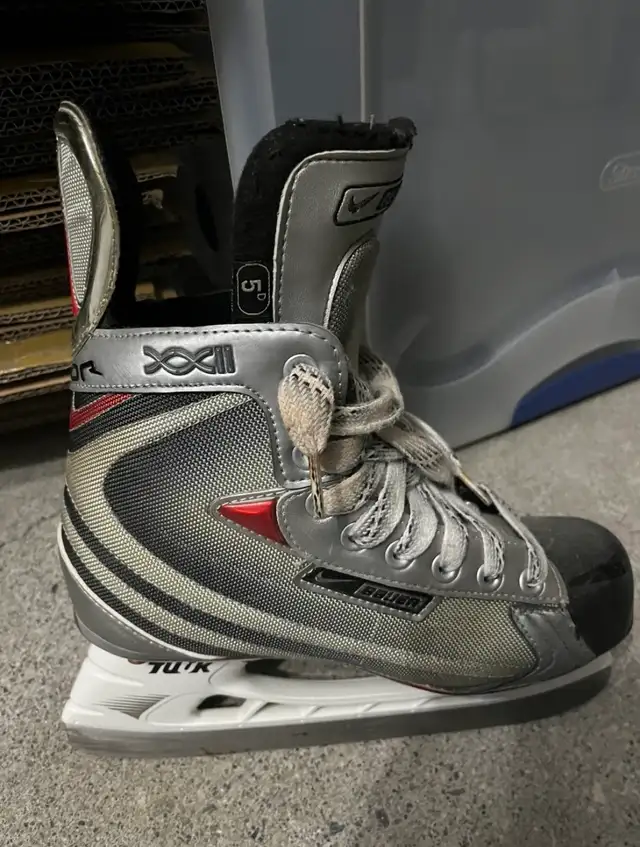 BAUER VAPOR XXII SKATES Junior Hockey Skate in Skates & Blades in Calgary - Image 4