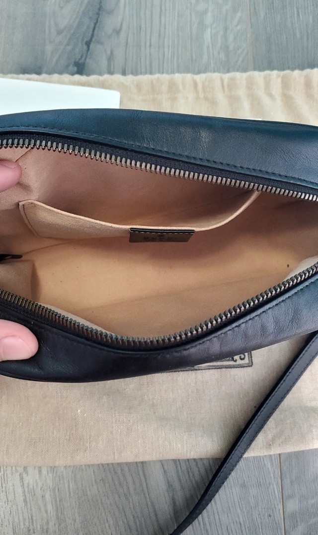 Women's Gucci Purse/Bag in Women's - Bags & Wallets in Barrie - Image 3