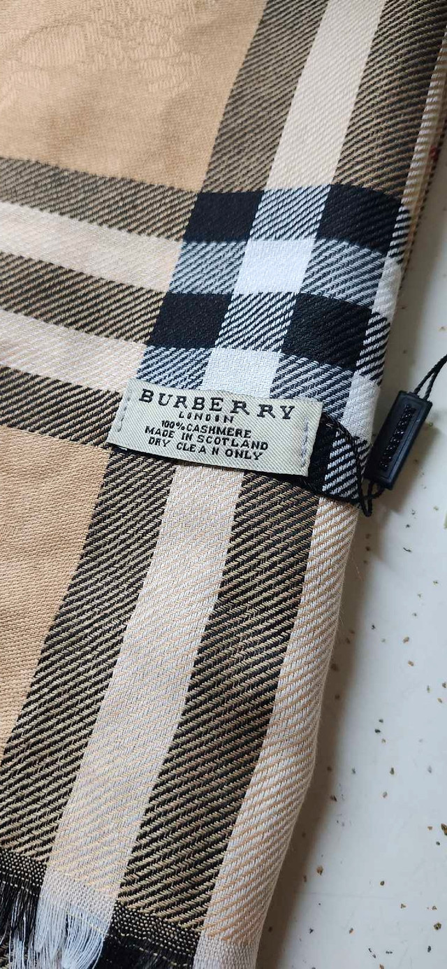 $250 OBO!!! NEVER USED BURBERRY CHECK CASHMERE SCARF! in Women's - Other in Leamington - Image 4