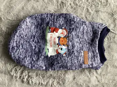 Sweatshirt pour chien / Sweatshirt for Dog (Christmas) Longeur dos/Back length: 15 pouces/inches Pou...