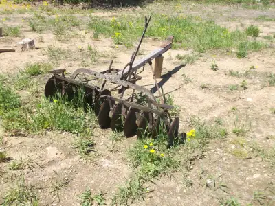6 feet wide. adjustable lever . they work well. $150. pick up near monkand ont.