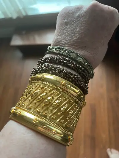 Four Indian bangles, View more