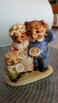 The Three Bears Figurine / Precious Moments / Pendelfin Bunnies