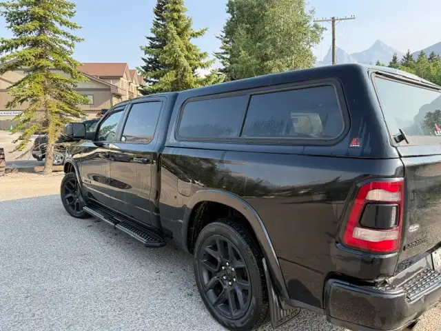2022 Dodge Ram 1500 Eco Diesel Laramie  Crew Cab - Low KMs