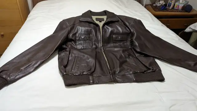 Blouson en cuir brun in Women's - Tops & Outerwear in Laval / North Shore - Image 2