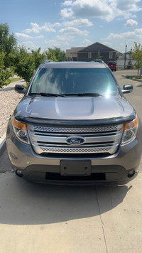2013 ford explorer XLT AWD 7 seater in excellent condition.