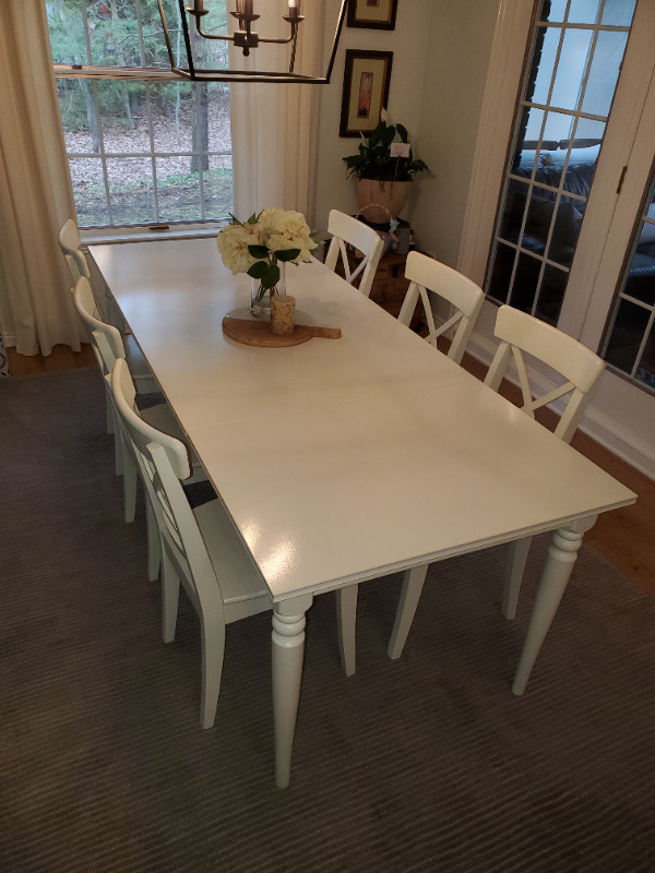Dining Table with 6 chairs in Dining Tables & Sets in Grand Bend - Image 3