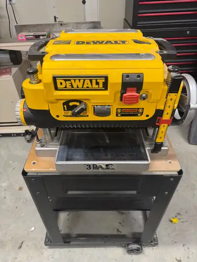 DeWALT DW735 13” thickness planer in excellent working condition. Located near Bragg Creek