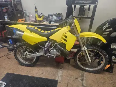 1989 suzuki RM 250 Brand new engine top to bottom . New chain Sprockets Bearings Bars/ grips/ plasti...