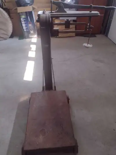 Old vegetable/grain floor scale. Used on family farm in early 50's. Great conversation piece. Very a...