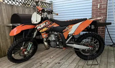 Perfect condition SX250 with a 300 big bore kit. It makes big torque like a 450 but with a crazy 2 s...