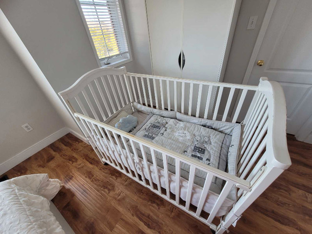 Baby crib with new mattress and bed covers  in Cribs in Mississauga / Peel Region - Image 3