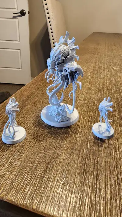 Warhammer 40K Tyranids- Neurotyrant Primed/ready to be painted. Pickup in Airdrie.