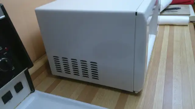 Microwave GE White 1100W in Microwaves & Cookers in Mississauga / Peel Region - Image 8