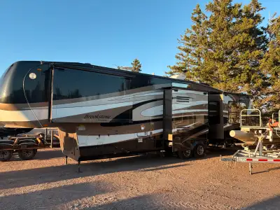2012 Brookestone 5th wheel Camper has very nice paint design with gel coat finish for a beautiful ex...