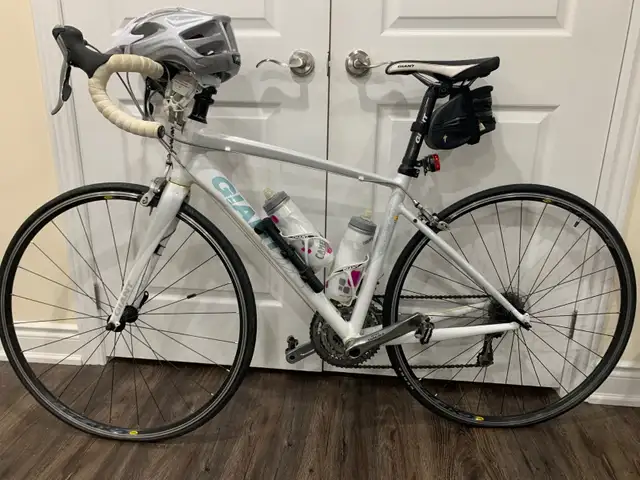 Giant Avail 3 Bicycle – Size Small in Road in Mississauga / Peel Region - Image 3