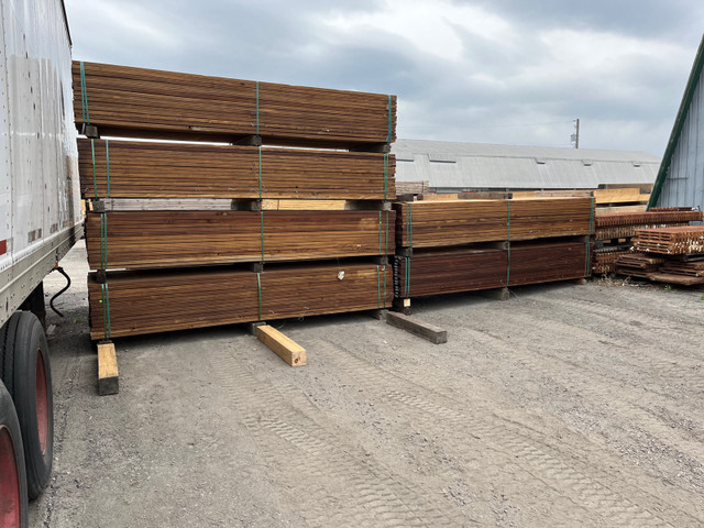 2x10x12 en bois traité brun dans Terrasses et clôtures  à Drummondville - Image 4