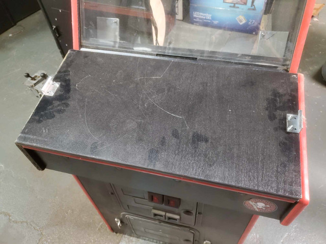 Mortal Kombat II arcade cabinet vide pour projet ou restauration dans Consoles classiques  à Drummondville - Image 3