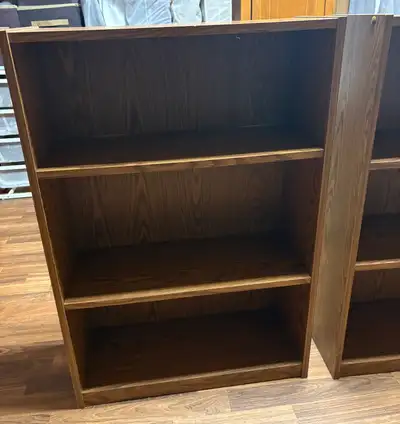 Lot de 2 bibliothèques / étagères effet bois – Très bon état, View more