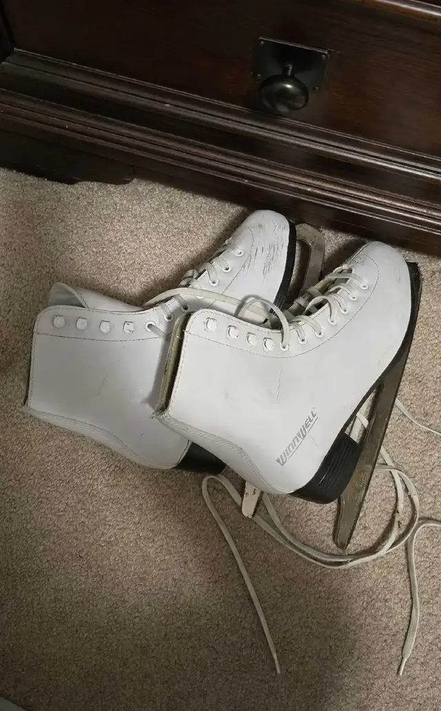 Figure skates size 7.5 in Skates & Blades in Ottawa - Image 3