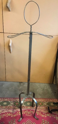 Simple, Unisex Metal Clothes Stand