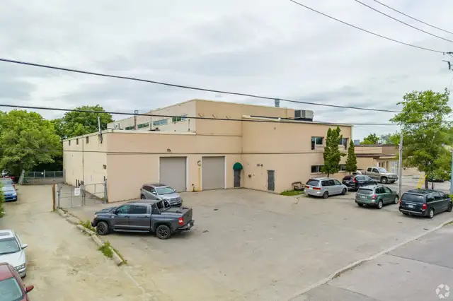20,000 Square Foot Warehouse for Lease in Commercial & Office Space for Rent in City of Toronto - Image 2