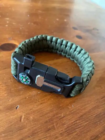 bracelet de survie avec pierre à feu bousole sifflet para corde , View more