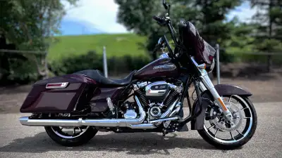 $24,700 - 5714 KM – Milwaukee-Eight 107ci (1746cc) Touring Power A modern touring classic with unmis...