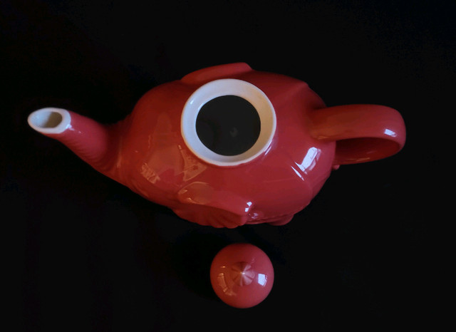 Red Elephant 32 oz. Stovetop Safe Porcelain China Teapot in Kitchen & Dining Wares in Winnipeg - Image 4