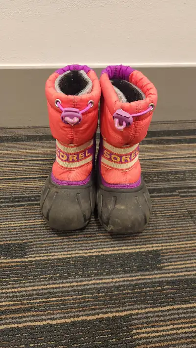 Kids Sorel winter boots size 9 Pick up only from downtown Toronto - Front St West and Spadina Avenue