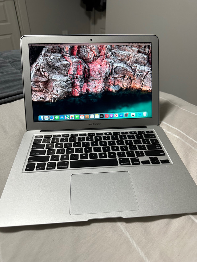 2017 MacBook Air  in Laptops in Calgary