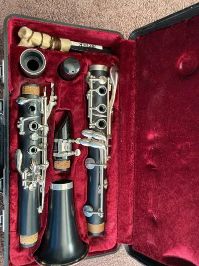 Jupiter Clarinet with case and accessories. Excellent condition. Cleaned and ready for school band....