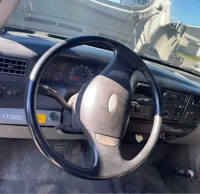 2008 Ford F750 flat deck w Liftgate in Cars & Trucks in Thunder Bay - Image 4