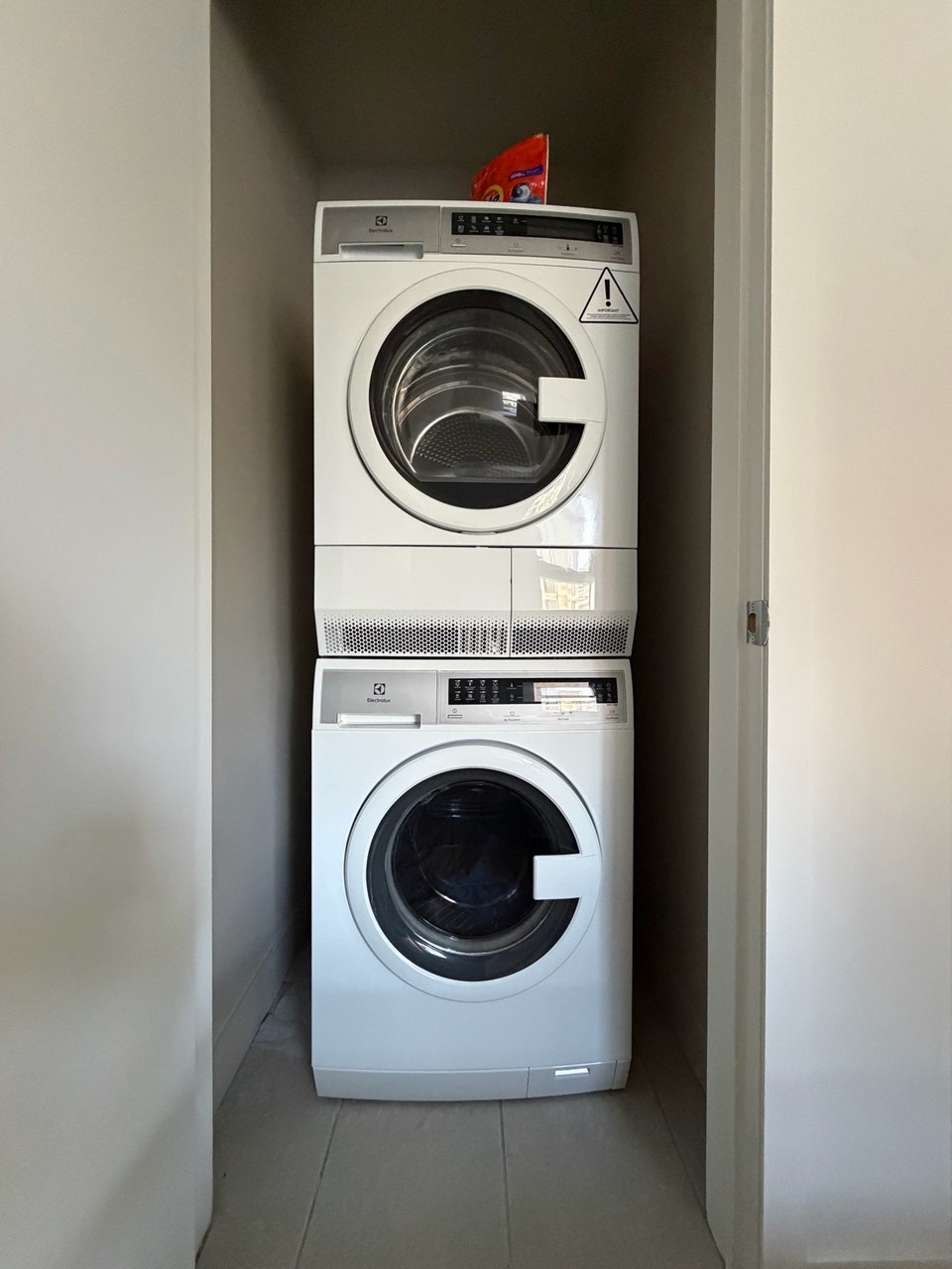 Furnished 1-Bed + Office at Humaniti 4