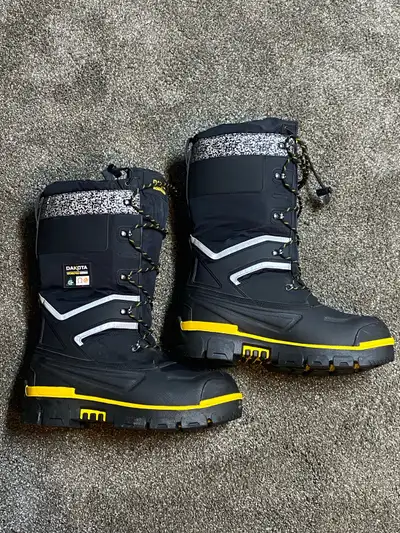 Men’s Size 11 Dakota Steel Toe Winter Boots, View more