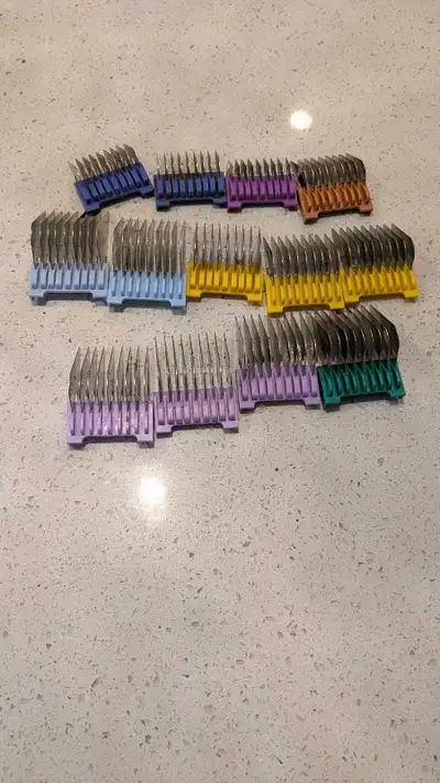 These are blade guide comb attachments for all professional dog Clippers. Only $10 for the whole lot...
