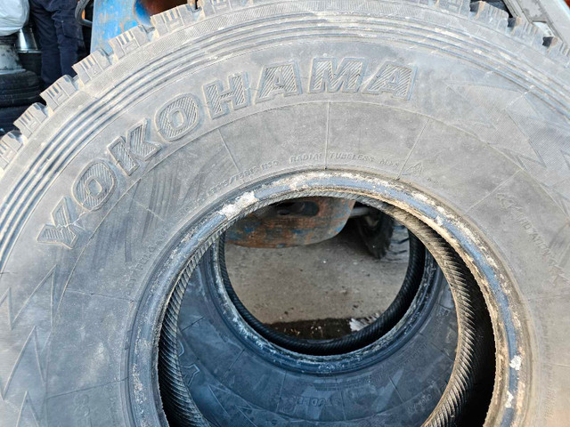 LT315/75R16 2 pneus d'hiver yokohama geolandar i/t (6) dans Pneus et jantes  à Sherbrooke - Image 2
