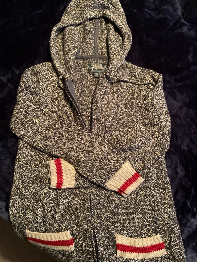 Roots sweater in Women's - Tops & Outerwear in Oshawa / Durham Region