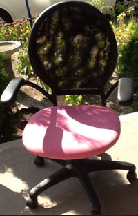 Office/desk chair (pink)