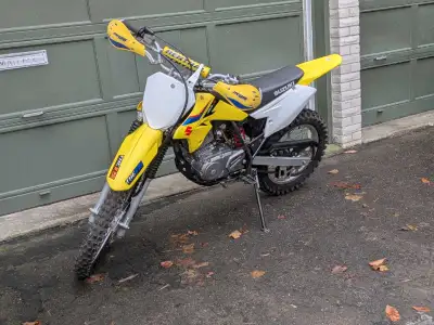 2018 susuki drz 125 large wheel,very good condition. Moose racing bush guards, new rear tire and cha...