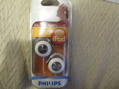 NEW, OLD STOCK , box is not in perfect condition , very hard to find , amazing sound for its size. p...