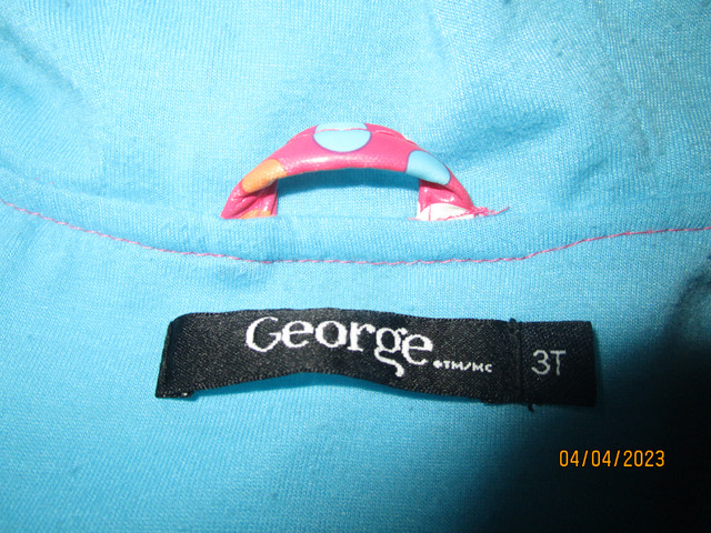 Girls Raincoat Size 3 in Clothing - 3T in St. Albert - Image 3