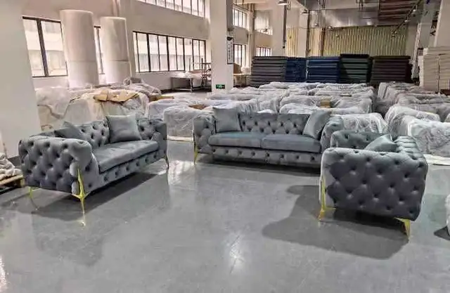 Velvet Chesterfield Sofa Set in Multi-item in Oakville / Halton Region - Image 2