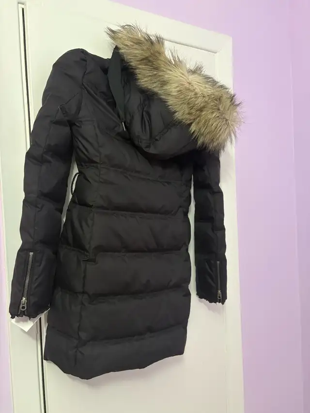 Juicy couture women’s winter coat manteau hiver  in Women's - Tops & Outerwear in City of Montréal - Image 3