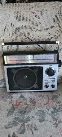 Realistic 12-650 Vintage Radio