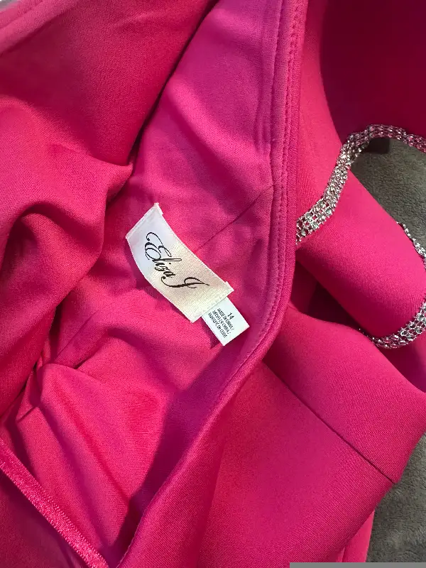 Stunning fuscia colour evening gown.  Bought from the States in Women's - Dresses & Skirts in Kitchener / Waterloo - Image 3