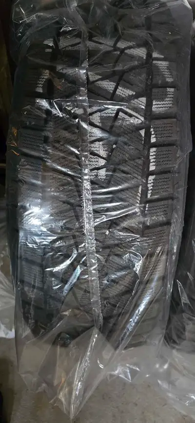 Bought winter tires roughly 5 yrs ago. But in very good condition. 18" (p235/60R18) Michelin - all 4...