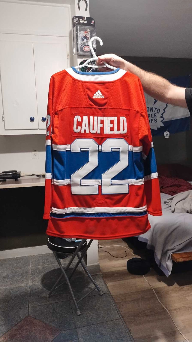 Chandail CAUFIELD des Canadiens de Montréal  in Arts & Collectibles in City of Montréal - Image 2