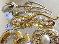 Vintage Jewelry Gold Tone Metal Brooches
