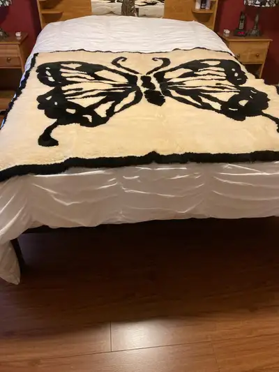 peau de mouton prix $325.00 ferme, View more